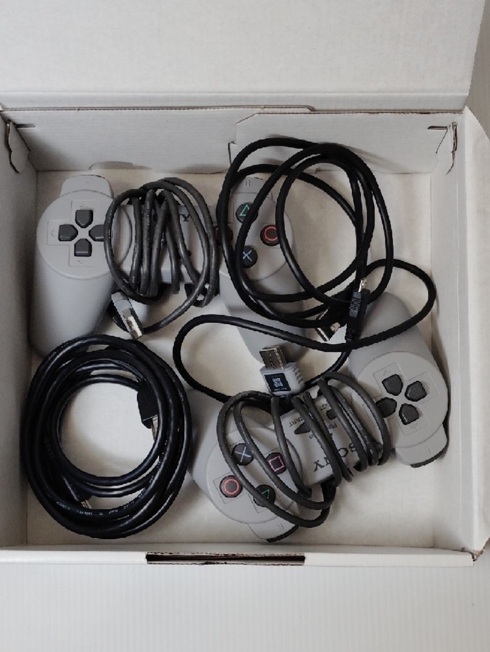 Sony PlayStation Classic Mini Console - White - Picture 9 of 11